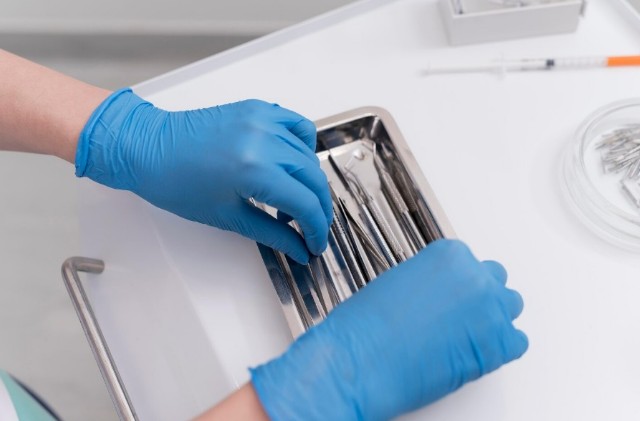 Protocolli di sterilizzazione nelle cliniche di Istanbul: sicurezza contro la contaminazione incrociata